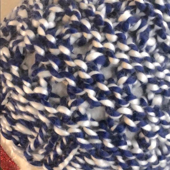 Detailed Patterned Crochet Navy/White Hat W/PomPom - Picture 4 of 4